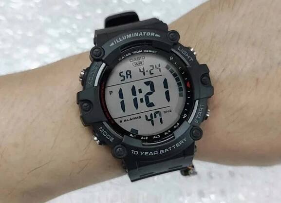 HODINKY CASIO AE-1500WH SPORTOVNÍ WR 100 M + PLECHOVKA EAN (GTIN) 4549526296949