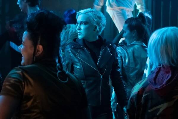 Katie Cassidy - Arrow - Green Arrow a Kanáři - Z filmu