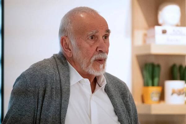 K smíchu - The Death of Fil - Z filmu - Frank Langella