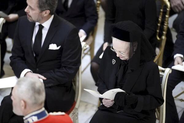 Pohřeb dánského prince Henrika (†83): Královna s dětmi a vnoučaty mu zpívaly z Bible