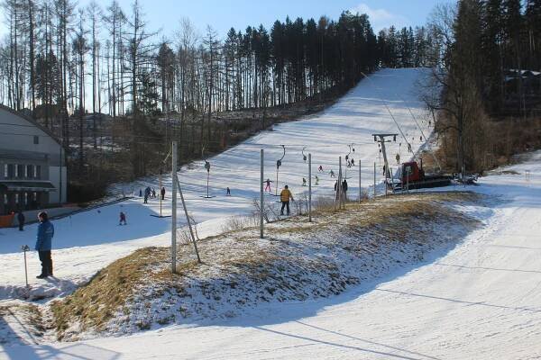 FOTO: Zimní sportovní hry seniorů nabídly slunce, sníh a 233 účastníků