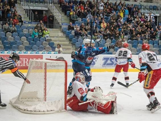 Piráti Chomutov doma nestačili na Mountfield Hradec Králové