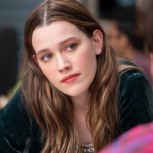 Victoria Pedretti Explains That Wild Plot Twist in ‘You’ Season 2