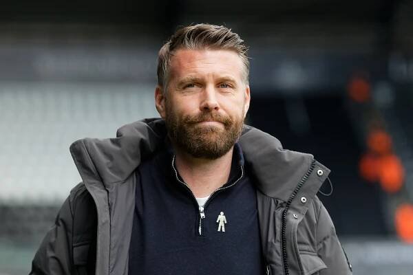 SWANSEA, WALES - DECEMBER 29: Rob Edwards, manager of Luton Town arrives prior to the game during the Sky Bet Championship match between Swansea City and  Luton Town FC at the Swansea.com Stadium on December 29, 2024 in Swansea, Wales. (Photo by Athena Pictures/Getty Images)