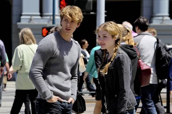 Benjamin Stone, Skyler Samuels - The Nine Lives of Chloe King - Z filmu
