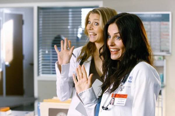 Scrubs: Doktůrci - Moji noví pitomci - Z filmu - Sarah Chalke, Courteney Cox