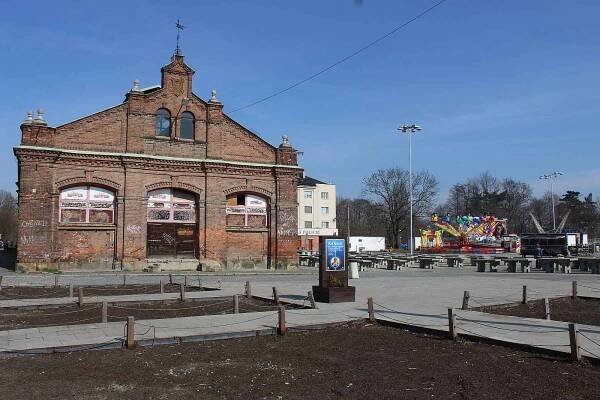 Olomoučtí radní se na úterním zasedání shodli v tom, že město bude s majitelem budovy tržnice Pavlem Širokým jednat o podmínkách prodeje.