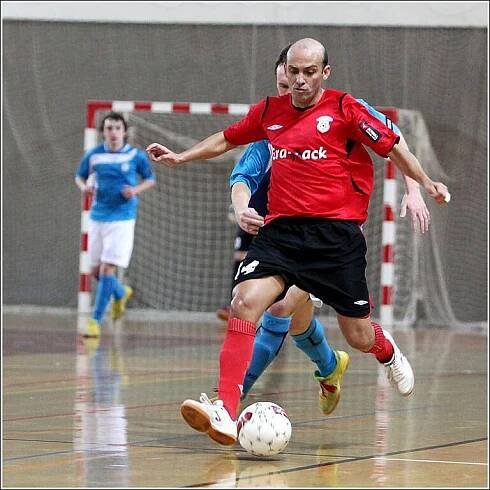 FUTSAL: Era-Pack v derby rivala nijak nešetřil
