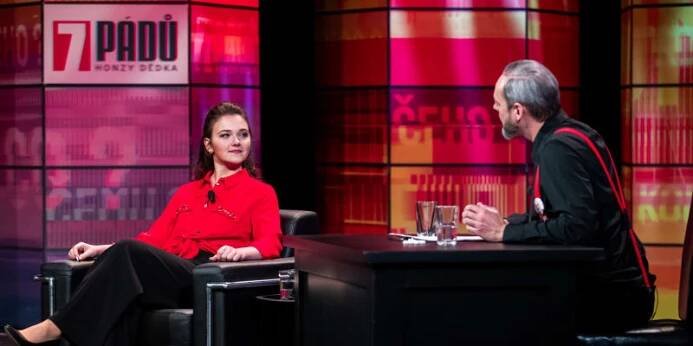 Veronika Divišová je dvacetiletá herečka, která se poprvé před kamerou objevila už v pěti letech.