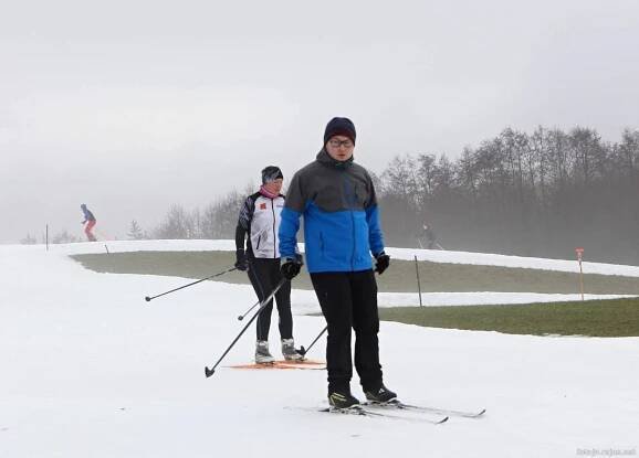 FOTO: Kam na běžky? Třeba do Vejsplach. Okolí tratě ale zimu moc nepřipomíná