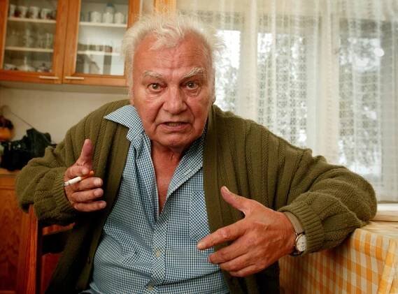 odzim svého života prožil Petr Haničinec se svoji poslední ženou Radmilou u křivoklátských lesů v rodinném domku v Bratronicích na Kladensku.
