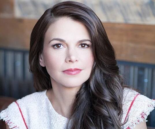 Sutton Foster Biography - Facts, Childhood, Family Life & Achievements of Actress & Singer