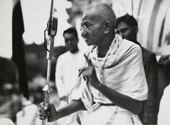 India oslavovala Gándhího výročia narodenia. Zlodeji ukradli jeho popol