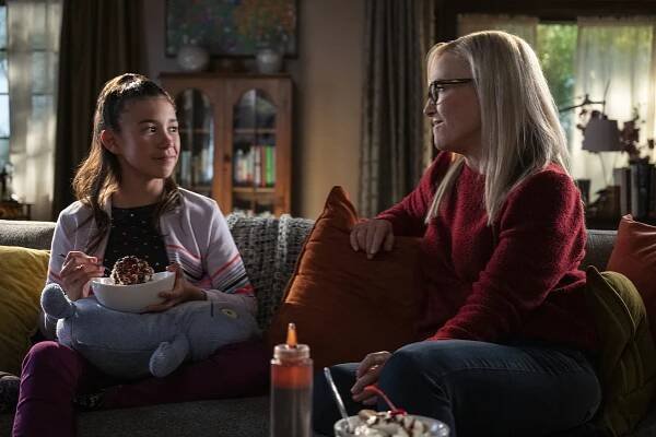 Scarlett Estevez, Rachael Harris - Lucifer - Zatracené nebeské karaoke - Z filmu