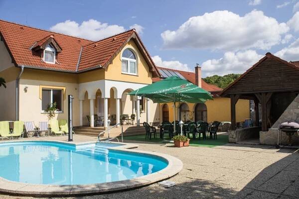 Ubytovanie Podhájska - Vila Hermína