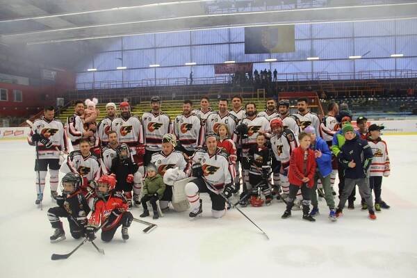 FOTO: Souboj legend pro Prostějov! Derby se vším všudy, vtipkoval Vojtek