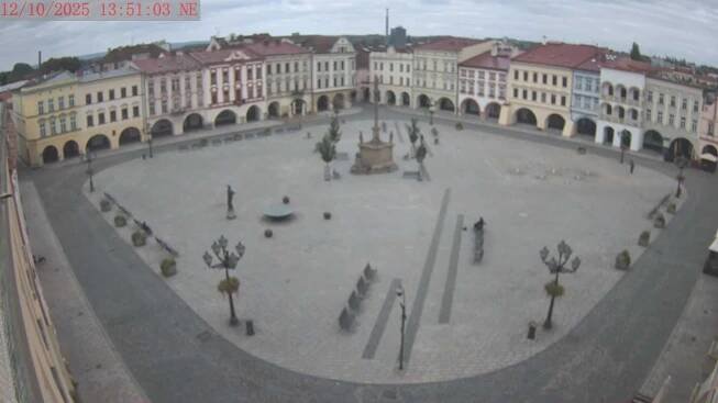 Pohled z věže radnice na Masarykovo náměstí