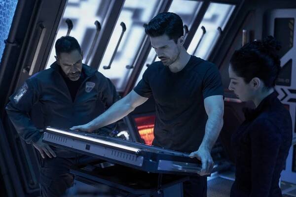 José Zúñiga, Steven Strait, Anna Hopkins - Expanze - Hry Nemesis - Z filmu