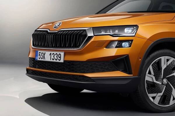Škoda Karoq dostala v rámci faceliftu novou tvář a lepší aerodynamiku, ale přišla o nejsilnější diesel a verzi Scout