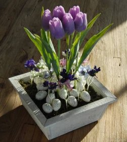 Jarní dekorace s tulipány - Jarní dekorace - Jarní a letní dekorace - Jarní a letní dekorace - HANA-KYTICE.cz
