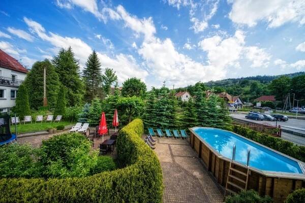 Bazén v ubytování Hotel Pod Gołębiem nebo v jeho okolí