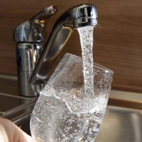 Kalkhaltiges Wasser: Ist es als Trinkwasser schädlich?