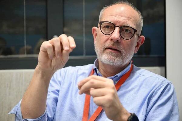 Dostatečně spěte a nechlastejte, radí psychiatr Martin Hollý lidem v dnešní době