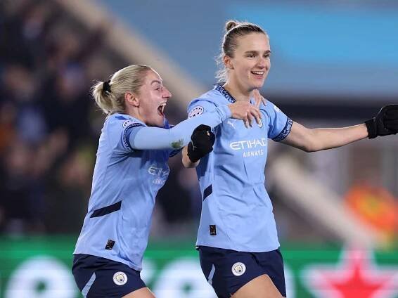 Vivianne Miedema fires Man City into second leg with a 2-0 victory over Chelsea in the Champions League