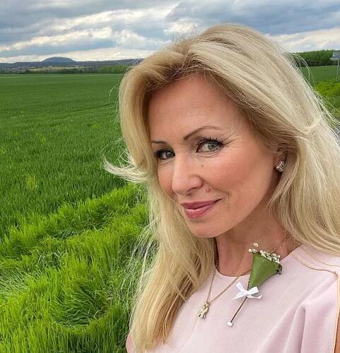 Kdo je na snímku: krásná česká herečka vzpomněla na své dětství a ukázala fotku - Zivot