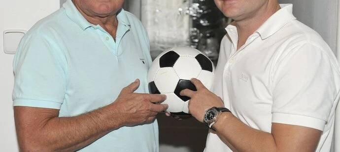 EXKLUZIVNÍ DVOJROZHOVOR: Co na situaci v českém fotbale říkají trenéři Dušan Uhrin mladší a starší?