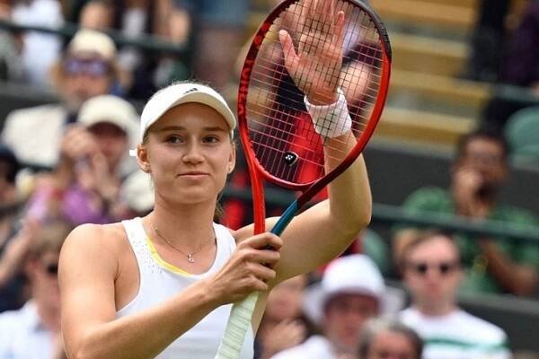 Rybakinová přehrála Halepovou a zajistila Kazachstánu první finalistku grandslamu