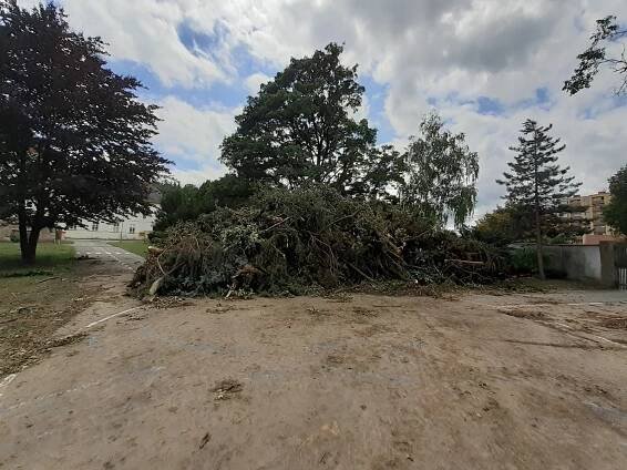 Luhačovice byly v dráze tornáda. Nakonec je převálcoval downburst