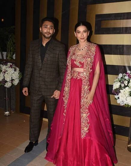 20+ Bollywood Celebs Who are Younger than their Wives 23