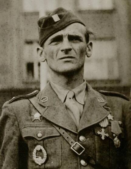 Josef_Buršík_1945.jpg (181.37 KiB) Zobrazeno 1052 x