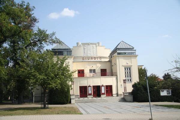 Městské divadlo Kladno – Wikipedie
