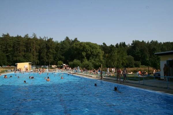 Investice ve Znojmě. Město plánuje modernizaci koupaliště v Mramoticích