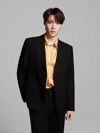 Lay Zhang