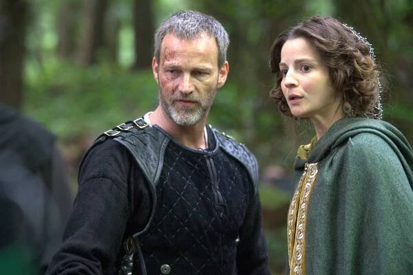 Mistr popravčí - Modla - Z filmu - Stephen Moyer, Flora Spencer-Longhurst
