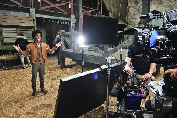 Luke Youngblood - Galavant - A New Season aka Suck It Cancellation Bear - Z natáčení