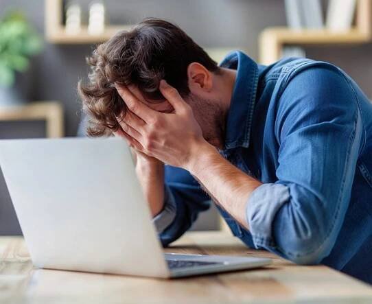 frustrated-man-8836744_1920