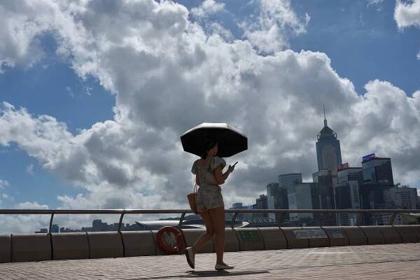 Hong Kong set to swelter in 39-degree heat; T1 signal issued at 10.20pm