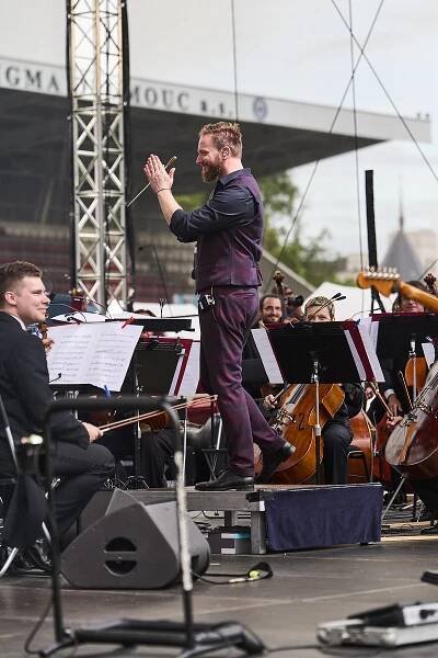 Filharmonie na dva dny rozezní Andrův stadion, s Krajčem i Langerovou