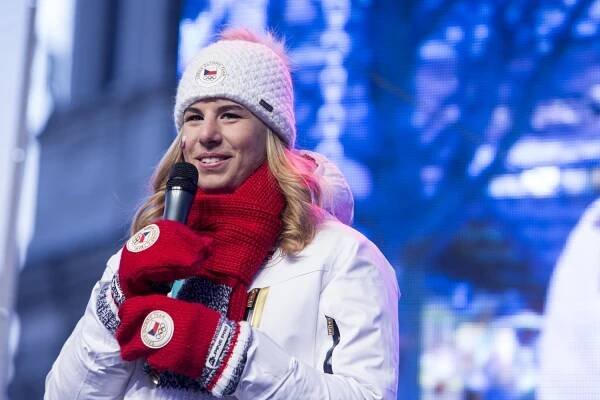 Ledecká je přebornicí při zpívání v koupelně. A co duet s tátou?