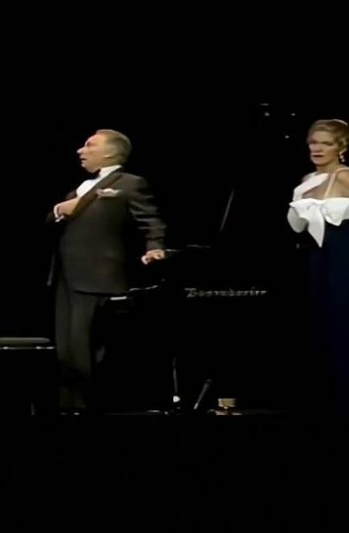 Victor Borge gets JUMPSCARED by Opera Singer