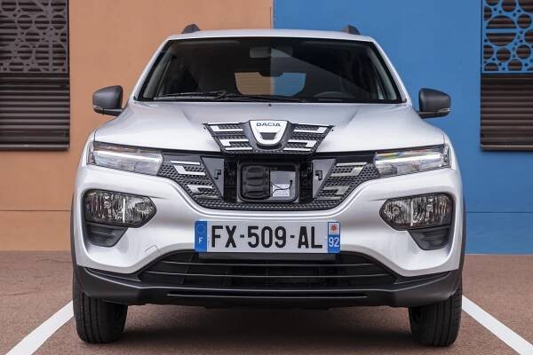 Dacia Spring zná své české ceny! Za kolik bude nejlacinější elektromobil k mání a co za své peníze dostanete?