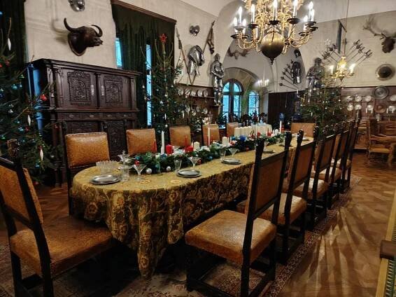 Adventní prohlídka zámku Žleby - 6. 12. 2024 - Oficiální stránky ZŠ a MŠ Potěhy