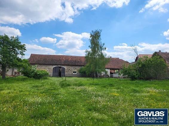 Prodej podílu 1/2 zemědělská usedlost, 400 m² - Lochovice | GAVLAS, spol. s r.o.