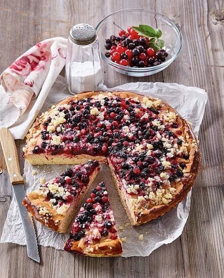 RECEPT DNE: Rybízový koláč s drobenkou