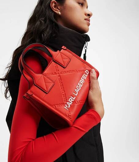 KABELKA KARL LAGERFELD K/SKUARE EMBOSSED SM TOTE - Fotografie č. 2