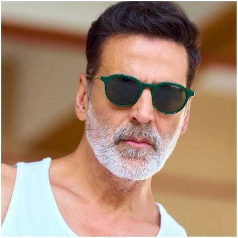 Akshay Kumar goes into handsome hunk mode in new salt and pepper look fans call him fittest Kumar